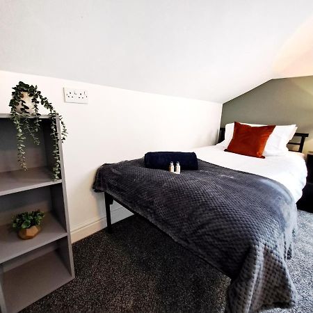 Bright 3 Bed Apartment With Terrace, Free Parking On Premises Watford  Esterno foto