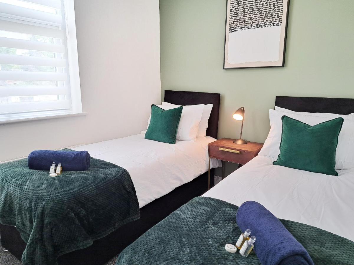 Bright 3 Bed Apartment With Terrace, Free Parking On Premises Watford  Esterno foto